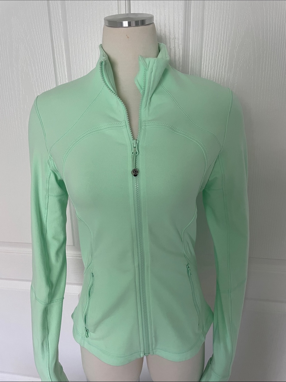 Lululemon Women's Mint Zip-Up Jacket Size 8 - Picture 4 of 16